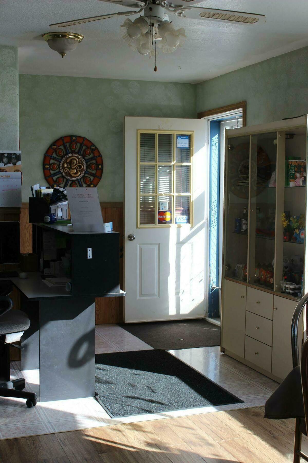Raval Paradise Motel And Rv Park Youngstown 외부 사진